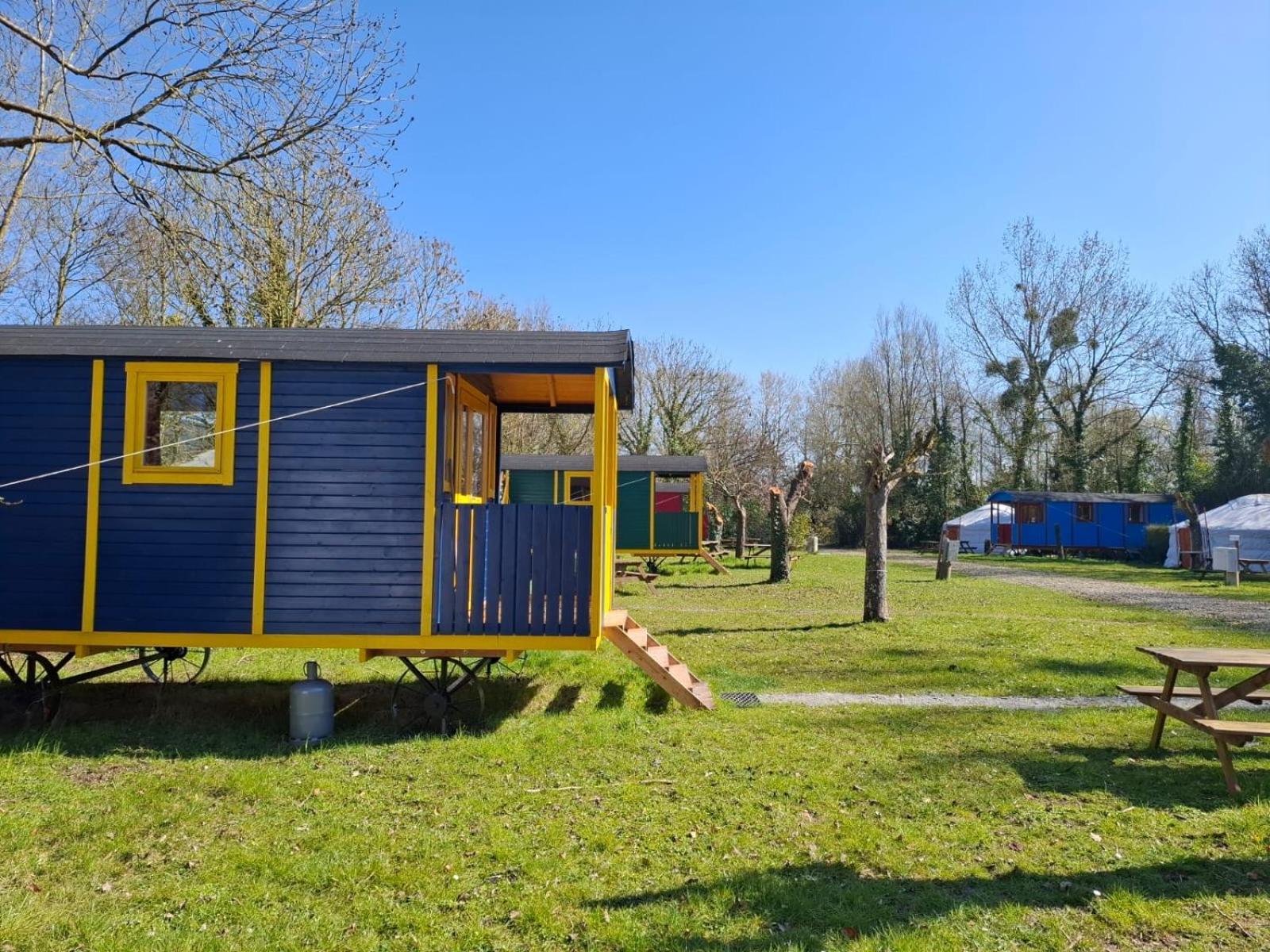 Le Village Insolite Yourte Et Roulotte سان-بونوا-دي-أونديس المظهر الخارجي الصورة