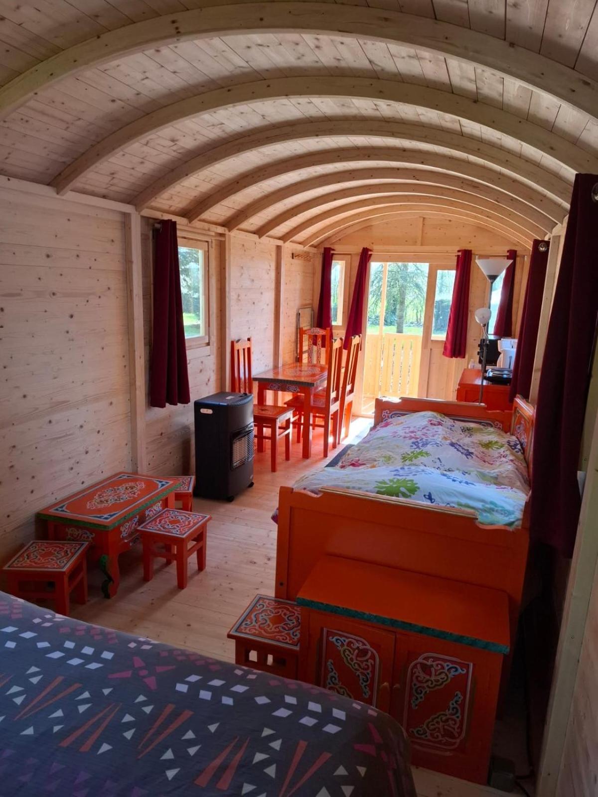 Le Village Insolite Yourte Et Roulotte سان-بونوا-دي-أونديس المظهر الخارجي الصورة