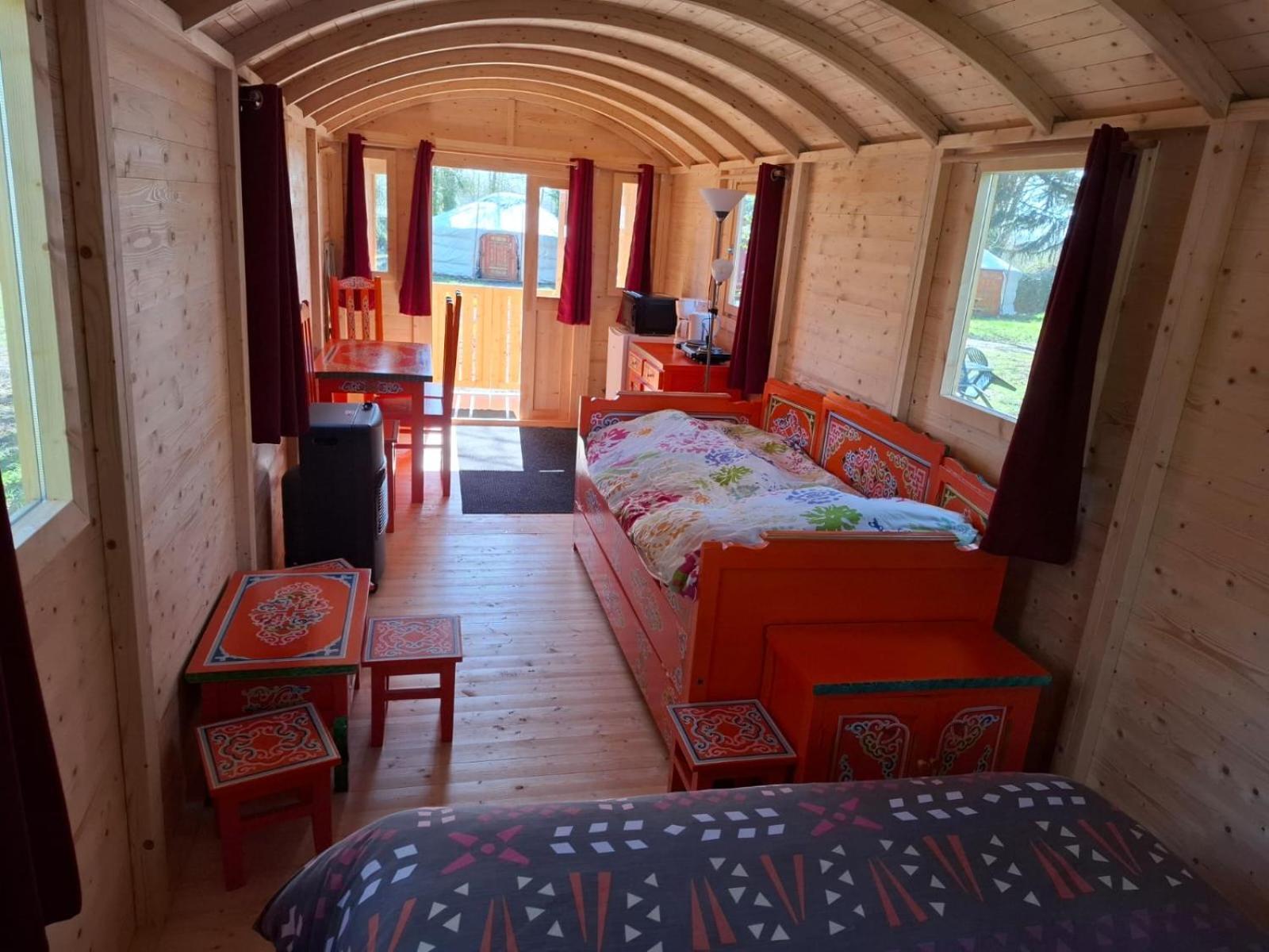 Le Village Insolite Yourte Et Roulotte سان-بونوا-دي-أونديس المظهر الخارجي الصورة
