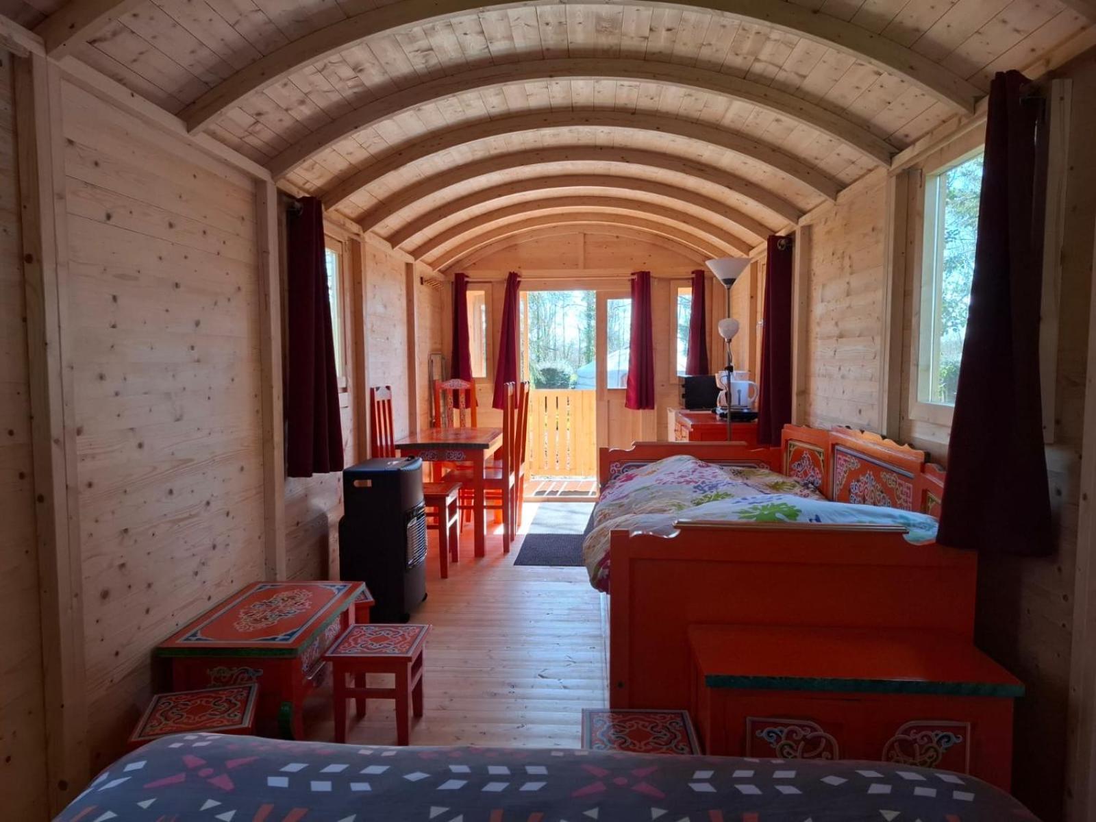 Le Village Insolite Yourte Et Roulotte سان-بونوا-دي-أونديس المظهر الخارجي الصورة