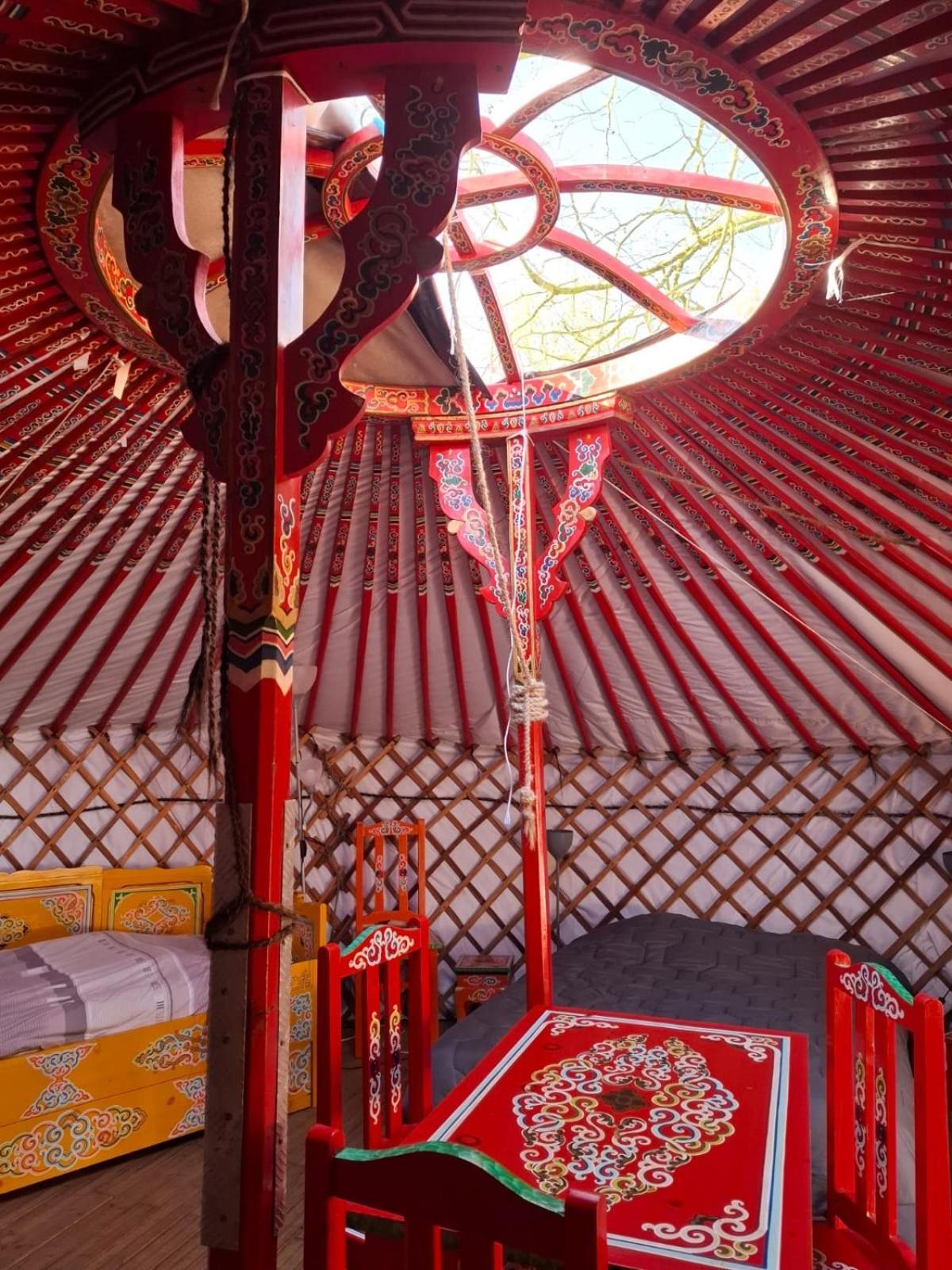 Le Village Insolite Yourte Et Roulotte سان-بونوا-دي-أونديس المظهر الخارجي الصورة