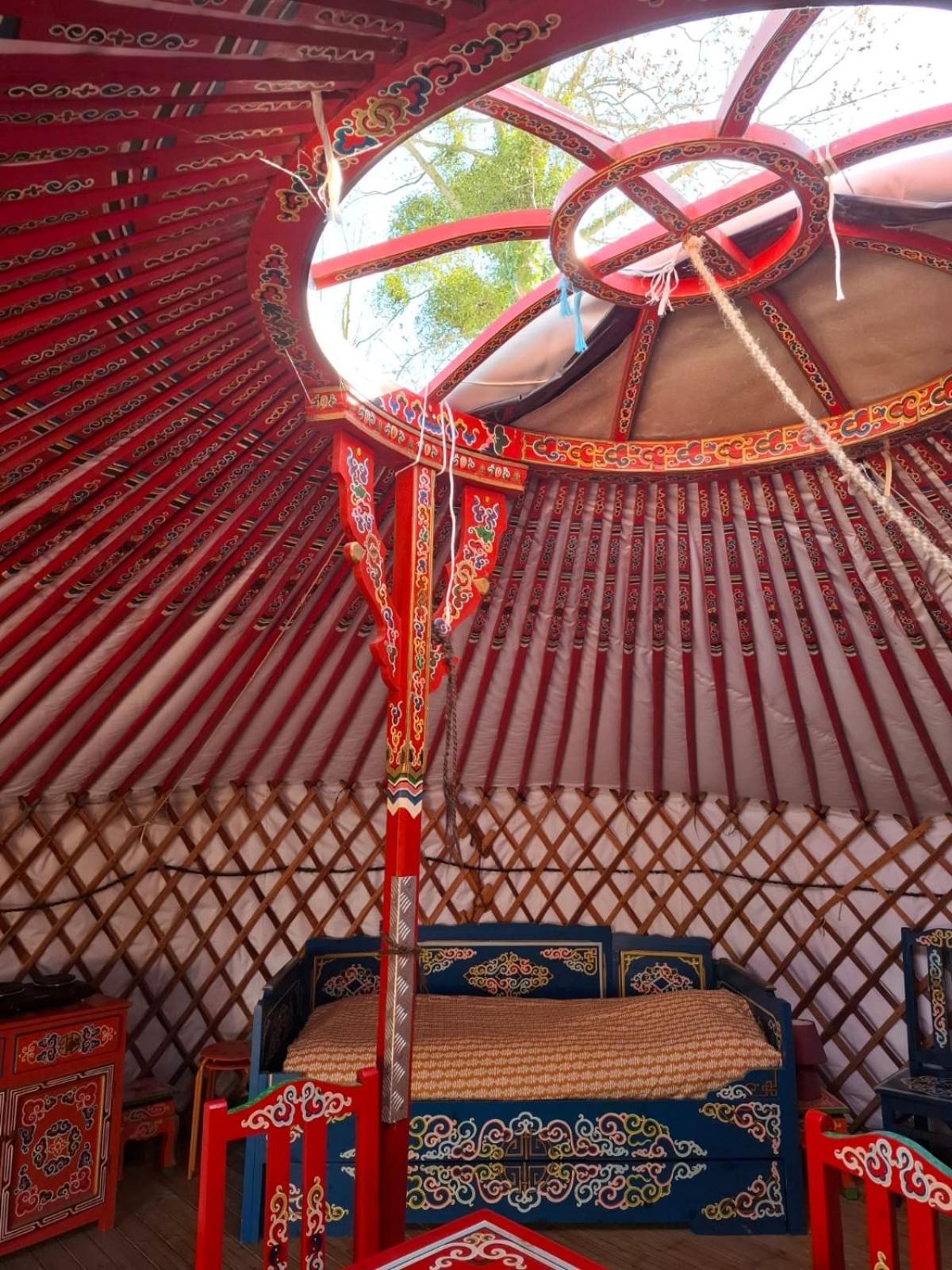 Le Village Insolite Yourte Et Roulotte سان-بونوا-دي-أونديس المظهر الخارجي الصورة